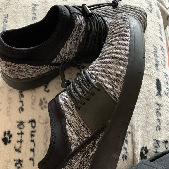 Fitflop woman’s black and white sneakers size 7 - Picture 9 of 10